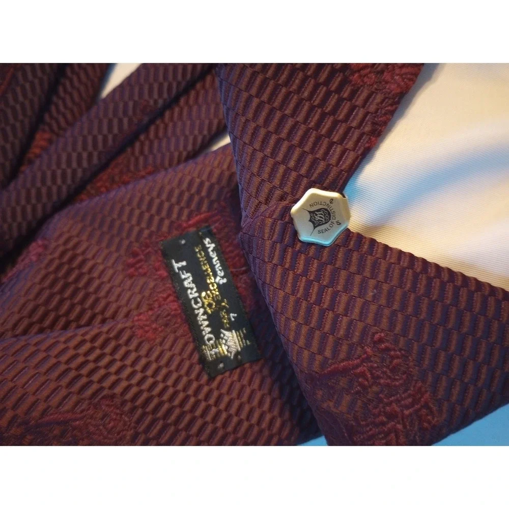 Towncraft Men's Burgundy 100%‎ Polyester Vintage Neck Tie